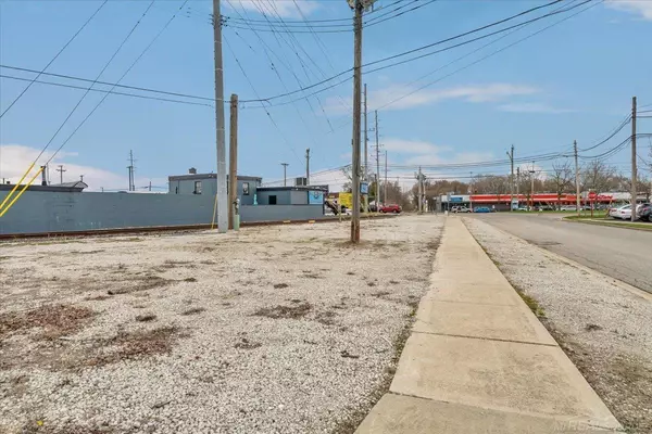 Mount Clemens, MI 48043,N Gratiot Avenue