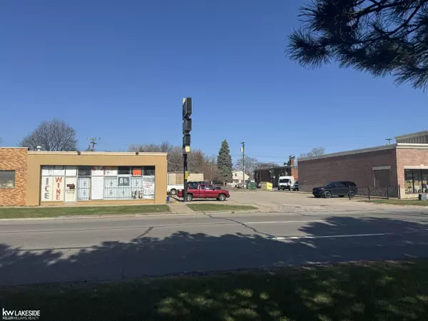 26631 Gratiot Avenue, Roseville, MI 48066