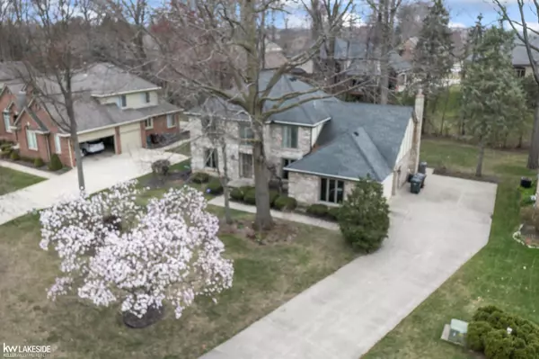 Utica, MI 48315,13933 Towering Oaks Drive