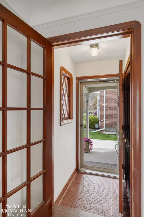 Grosse Pointe Woods, MI 48236,2049 Lochmoor Boulevard