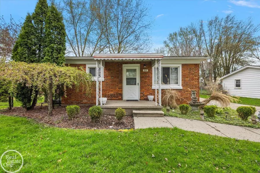 918 Columbia Street, Algonac, MI 48001