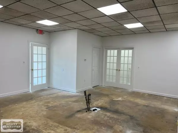 Clinton Twp, MI 48036,37150 Utica Road