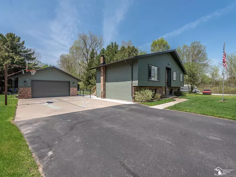 13725 Grafton Road, Carleton, MI 48117