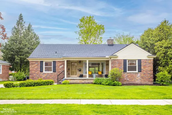 484 Bournemouth Circle, Grosse Pointe Farms, MI 48236