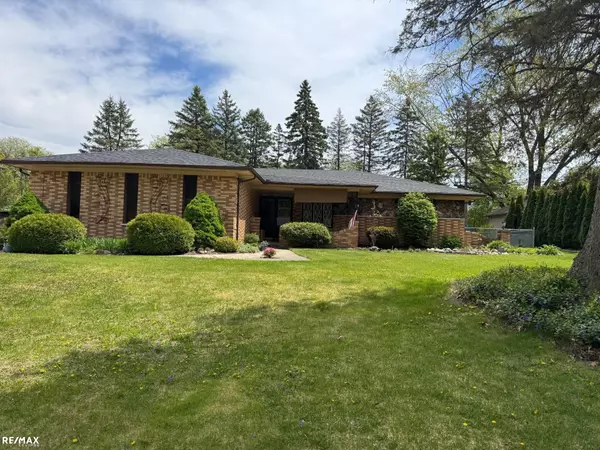 Clinton, MI 48036,19877 White Oaks Drive