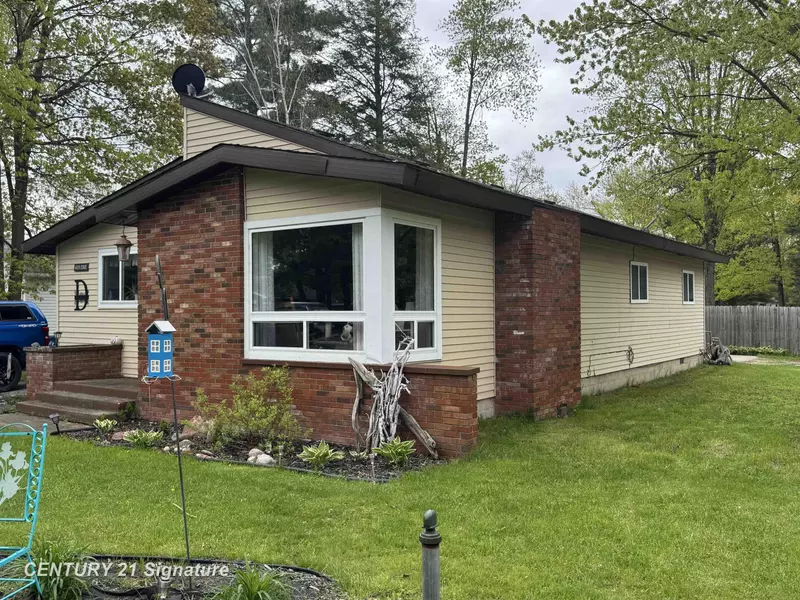 405 Erie Street, Houghton Lake, MI 48629