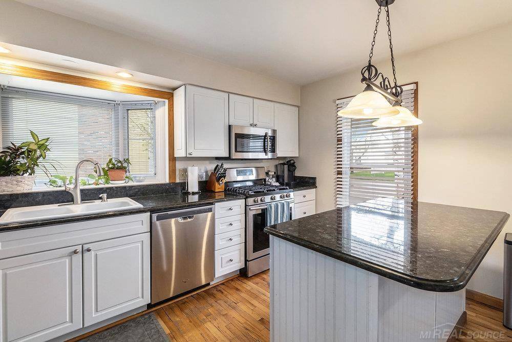 Rochester, MI 48306,1385 E Horseshoe Bend Drive