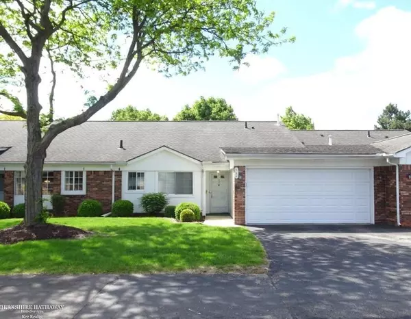 734 Country Club Drive, Saint Clair Shores, MI 48082