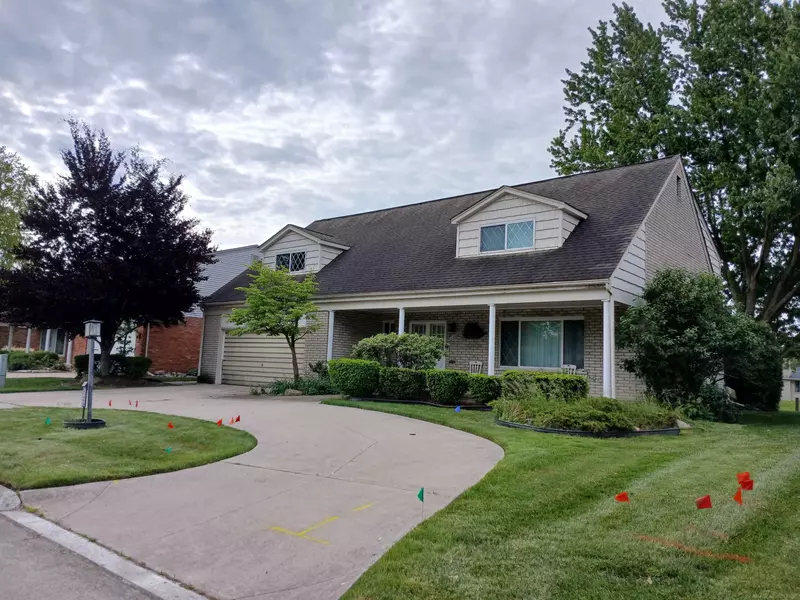 22460 La Von Street, Saint Clair Shores, MI 48081