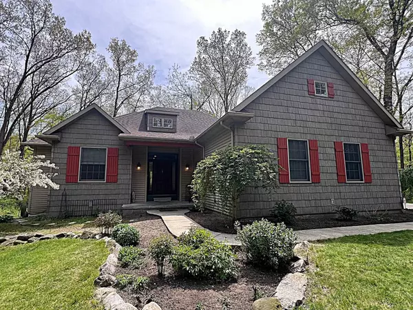 9401 Lakeview Drive, Linden, MI 48451