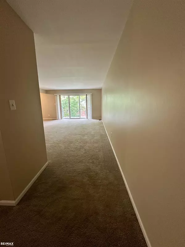Bloomfield Hills, MI 48302,2449 Mulberry Square