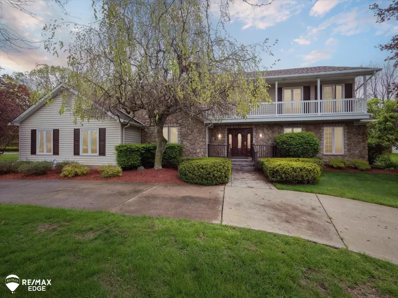 9705 Burning Tree Drive, Grand Blanc, MI 48439