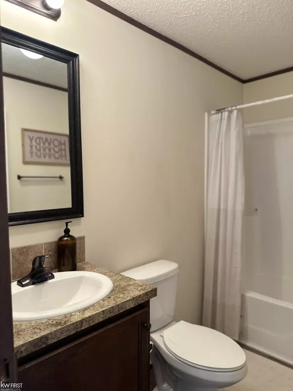 Fenton, MI 48430,2371 Maple Drive