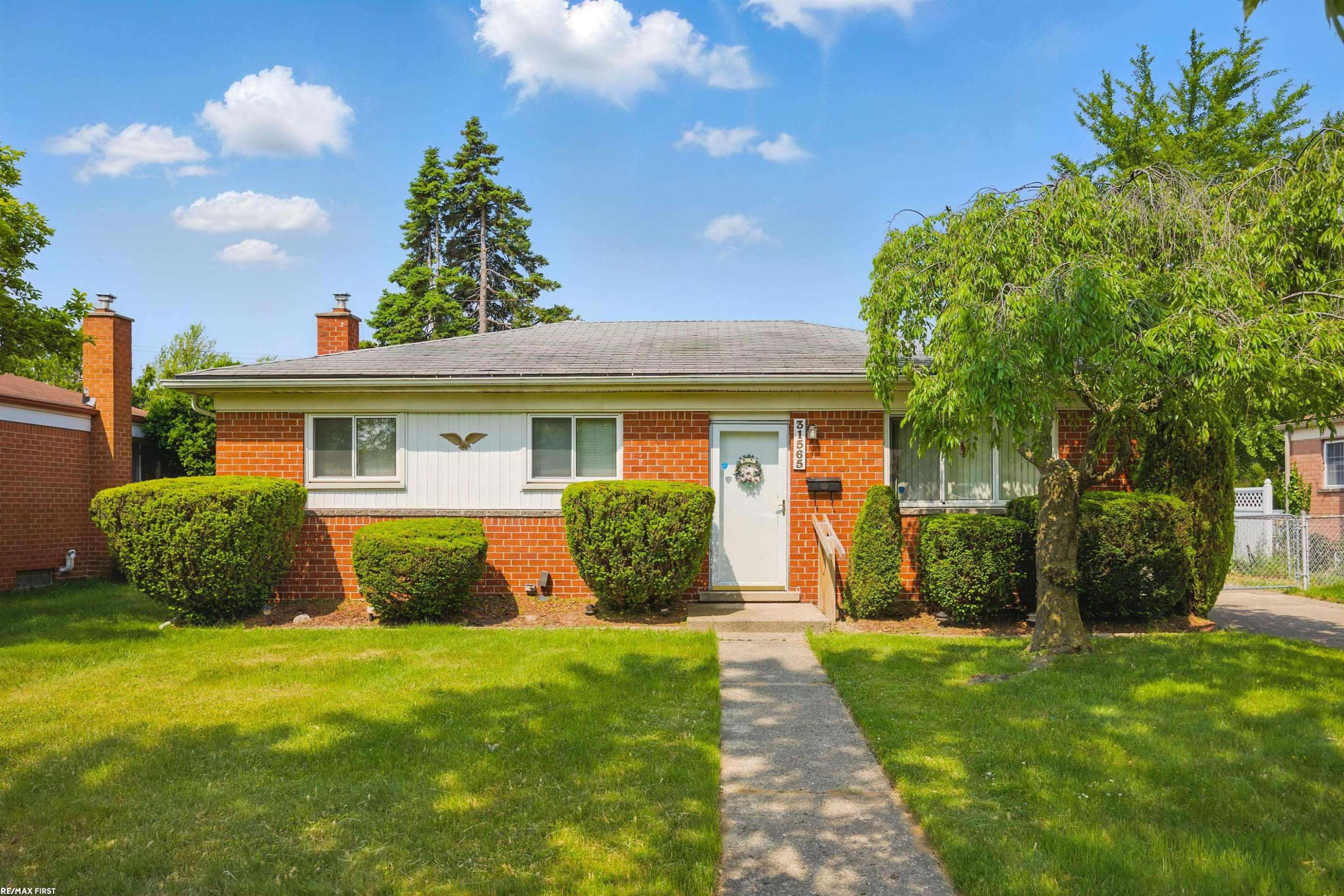 31565 Hayes Road, Warren, MI 48088