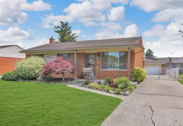 28052 Loretta Avenue, Warren, MI 48092