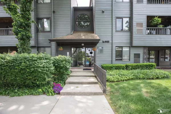 2465 Riverside Drive, Trenton, MI 48183
