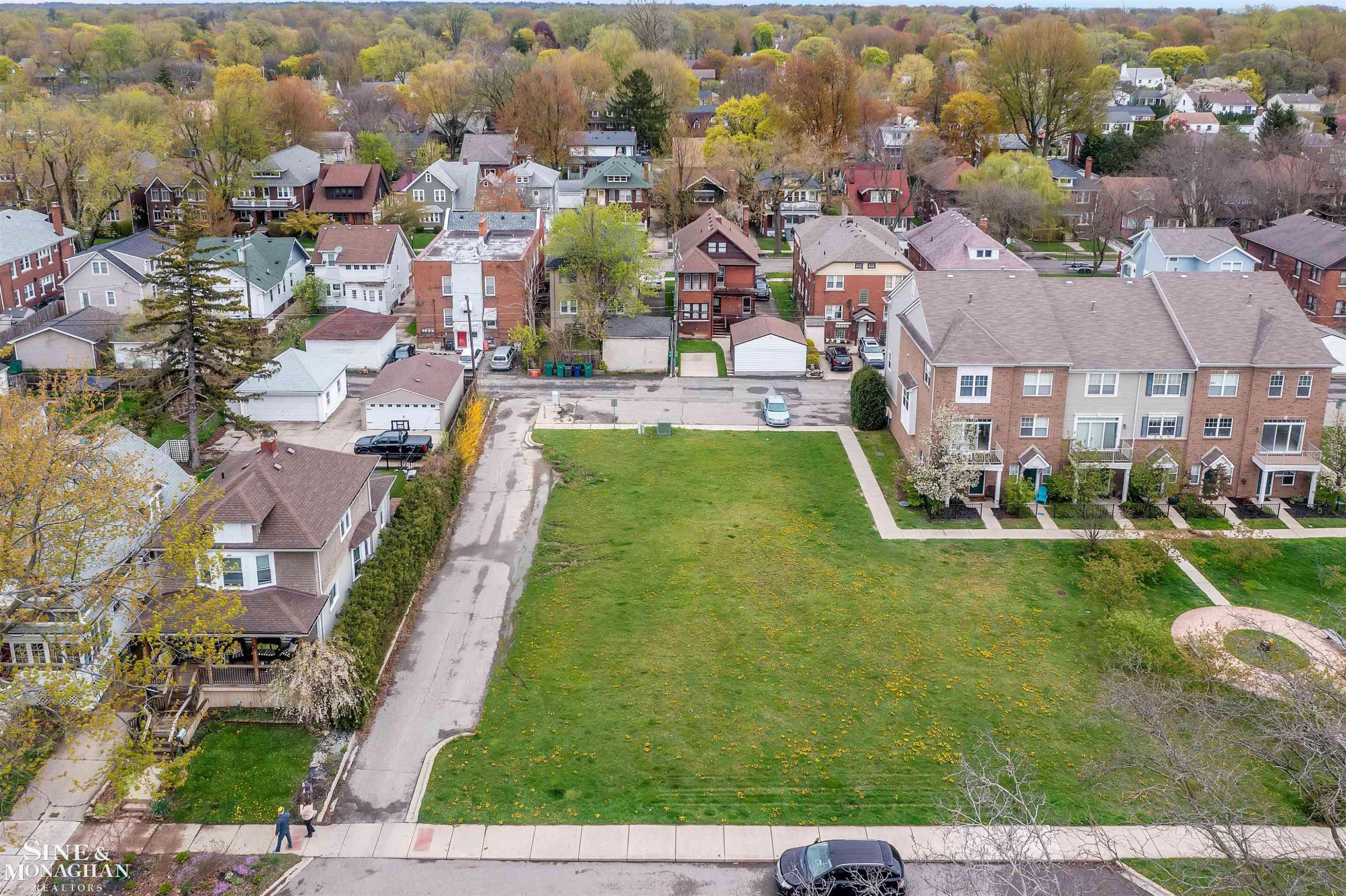 Grosse Pointe Park, MI 48230,1058 Lakepointe Street