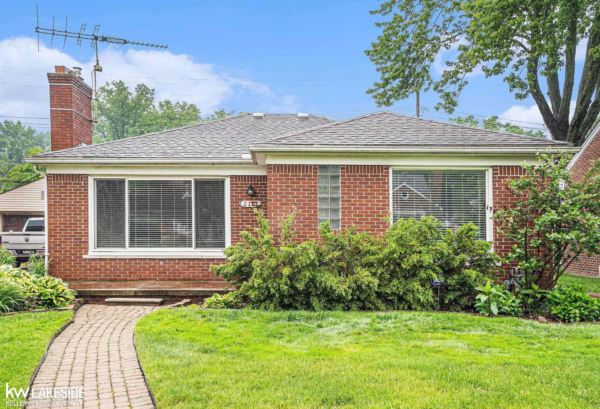2107 Allard Avenue, Grosse Pointe Woods, MI 48236