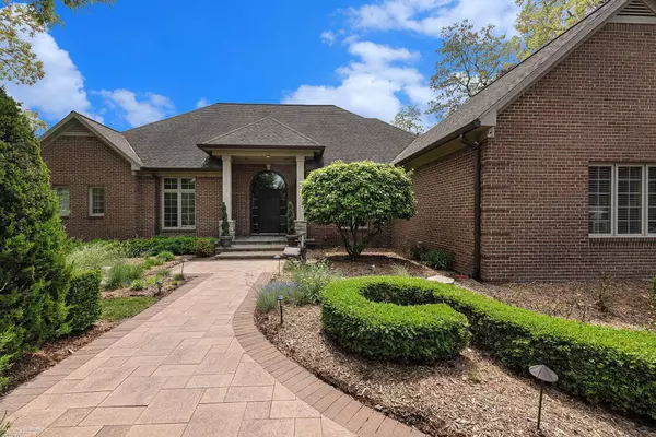 1200 Iroquois Trail, Oxford, MI 48371