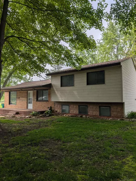 60606 Avendt Drive, New Haven, MI 48048