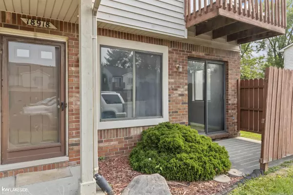 18918 E 14 Mile Road, Roseville, MI 48066