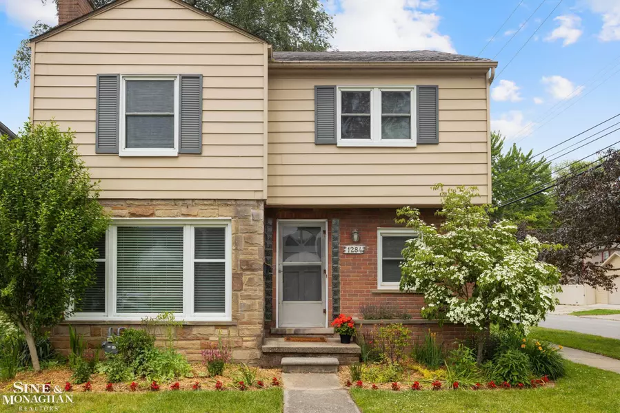1284 Brys Drive, Grosse Pointe Woods, MI 48236