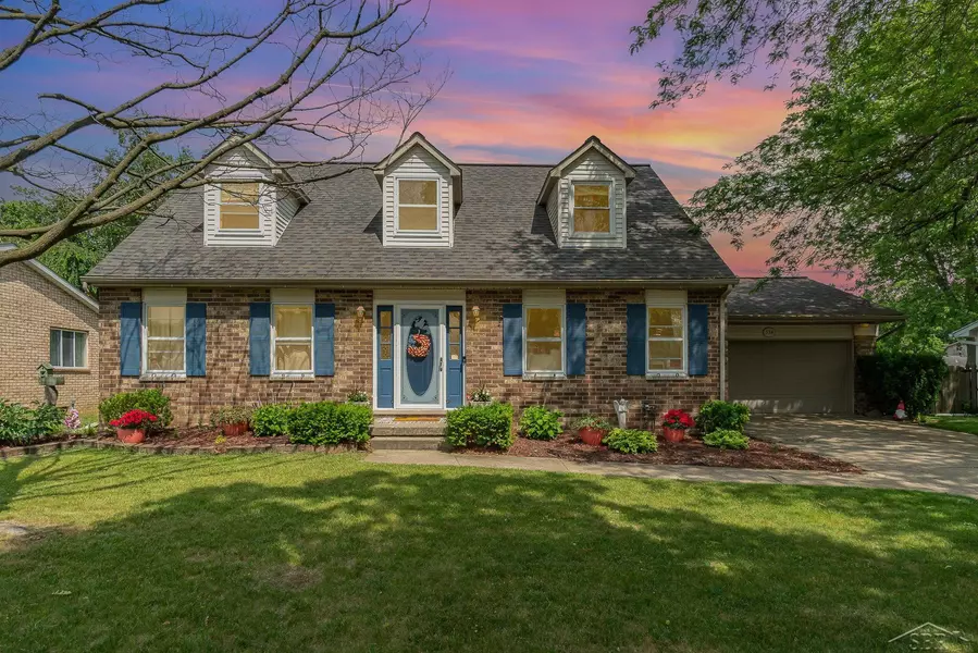 534 Cherrywood Drive, Flushing, MI 48433