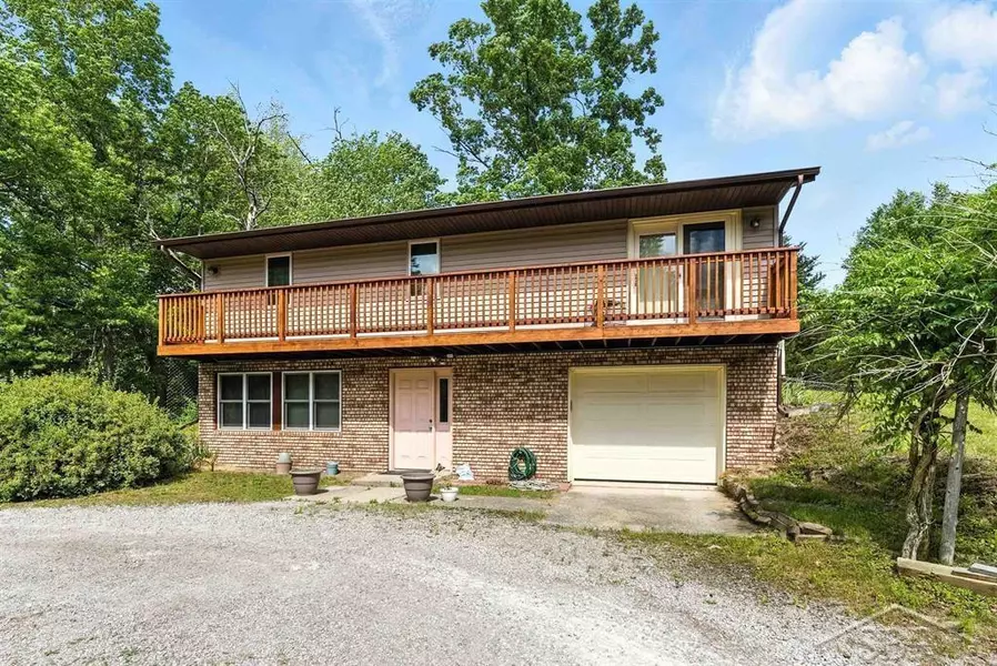 1776 N Seven Mile Road, Sanford, MI 48657