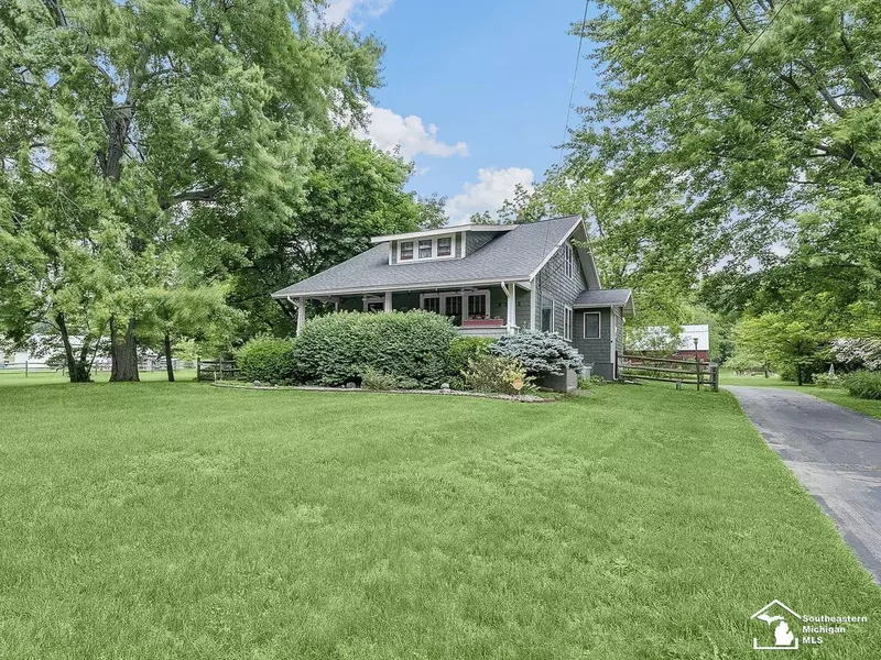 2252 W Temperance Road, Temperance, MI 48182