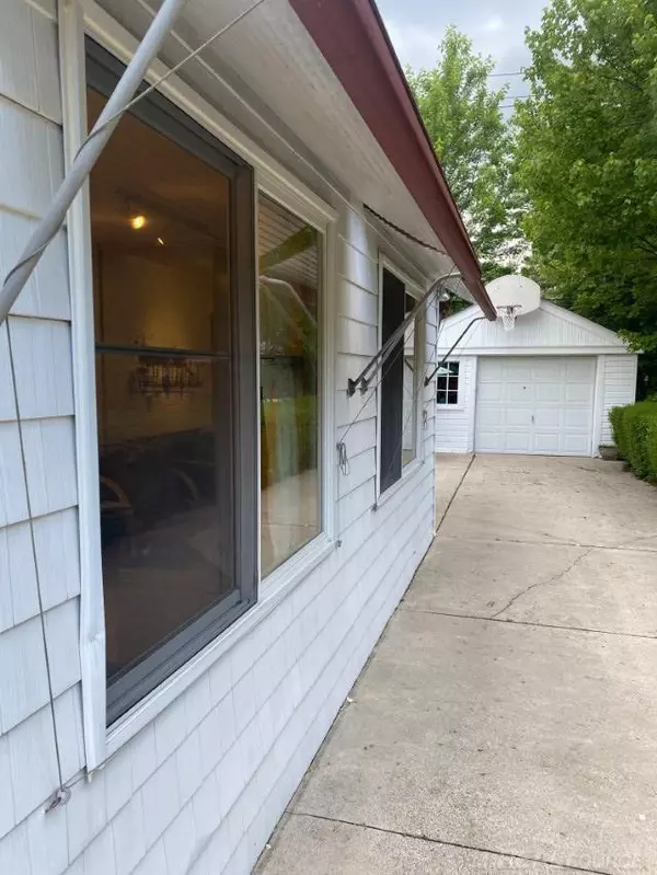 Grosse Pointe Woods, MI 48236,1782 Hollywood Street