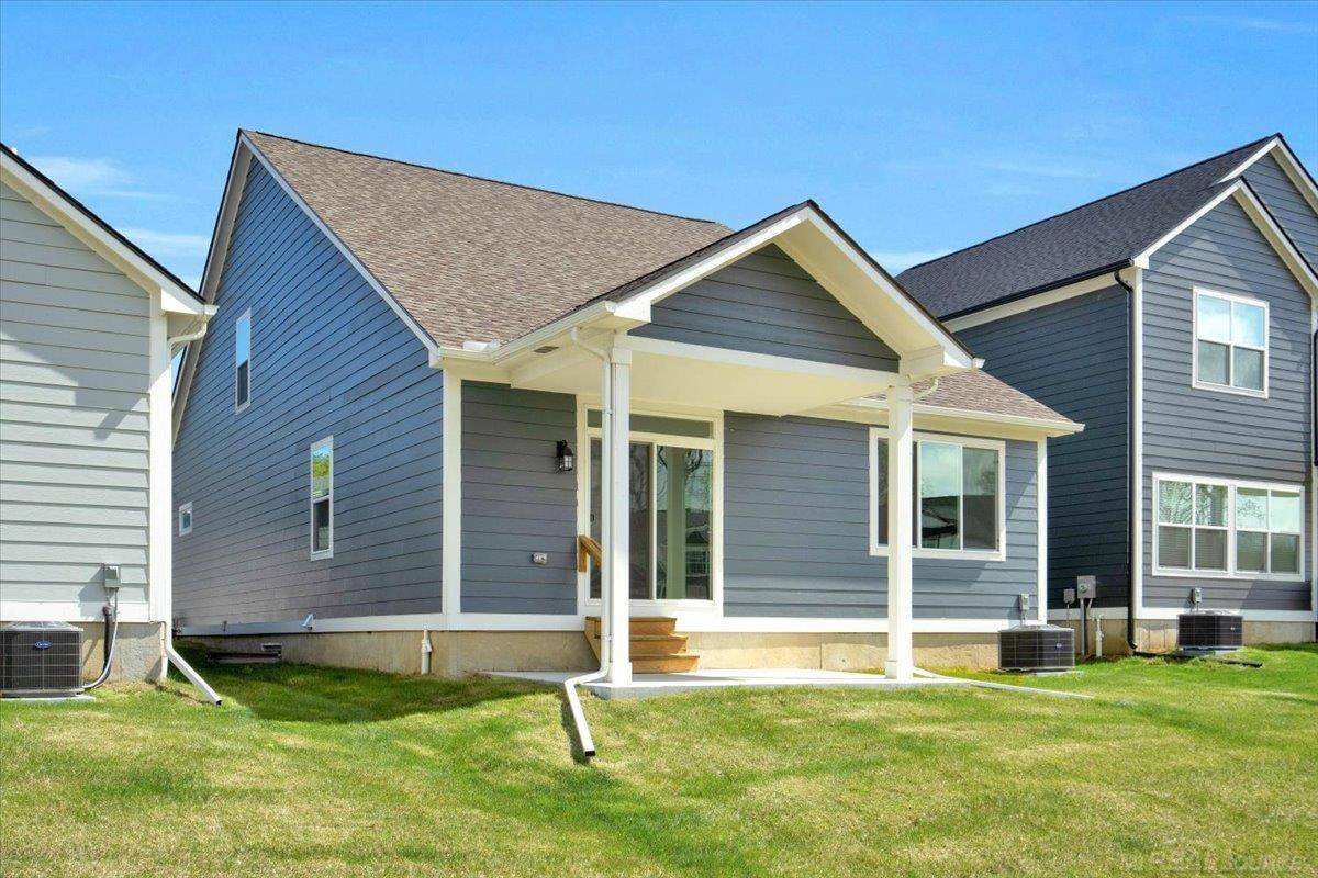 MI 48047,27621 Maryjane Lane E