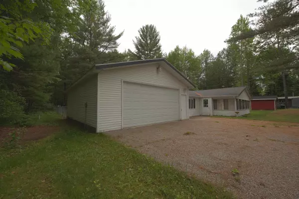 MI 48656,7798 Oak Road