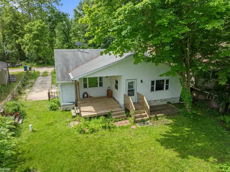 6860 Lakeview Drive, Bellevue, MI 49021