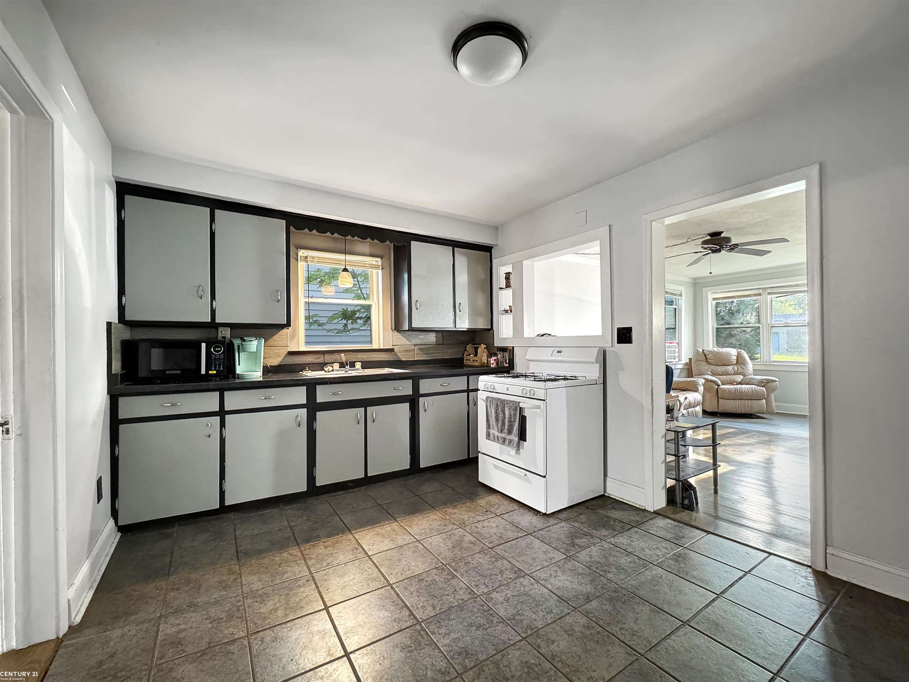 Eastpointe, MI 48021,21756 Shakespeare Avenue