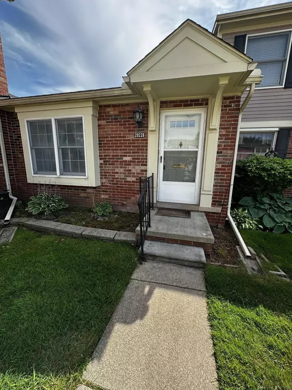 20226 S Great Oaks Circle, Clinton Twp, MI 48036