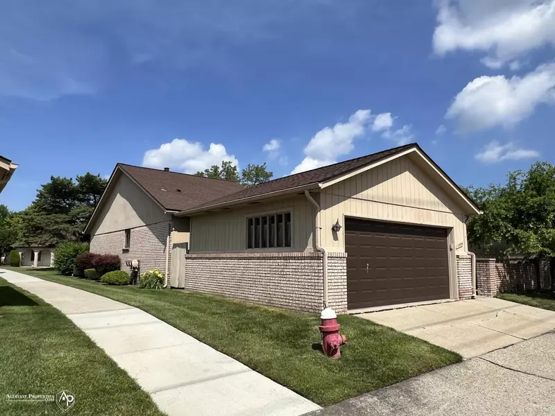 13939 Harrington Drive, Warren, MI 48088