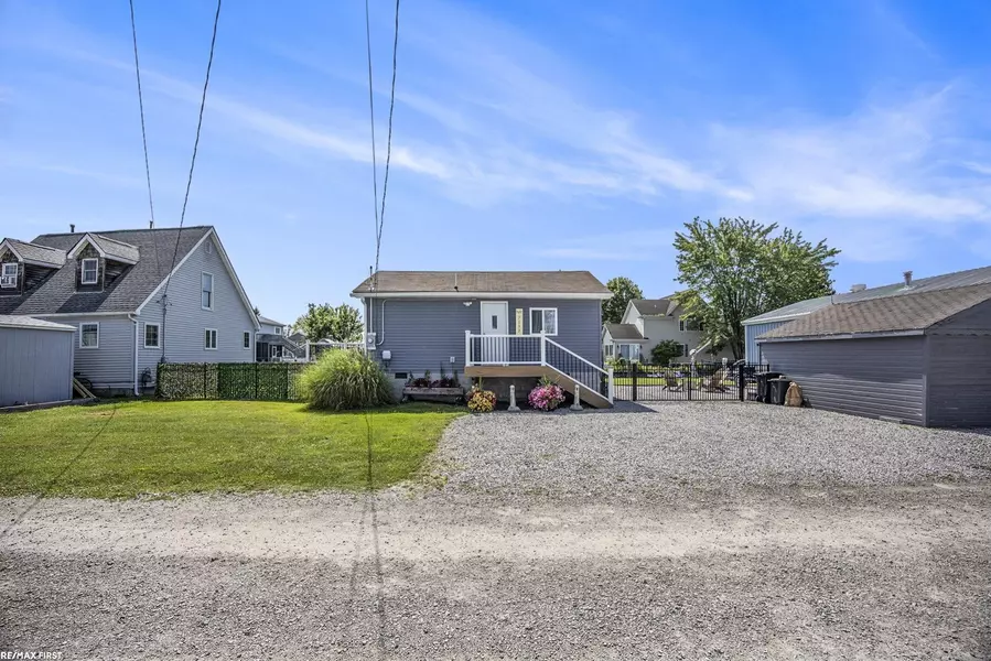 7133 Mcdonald Street, MI 48028