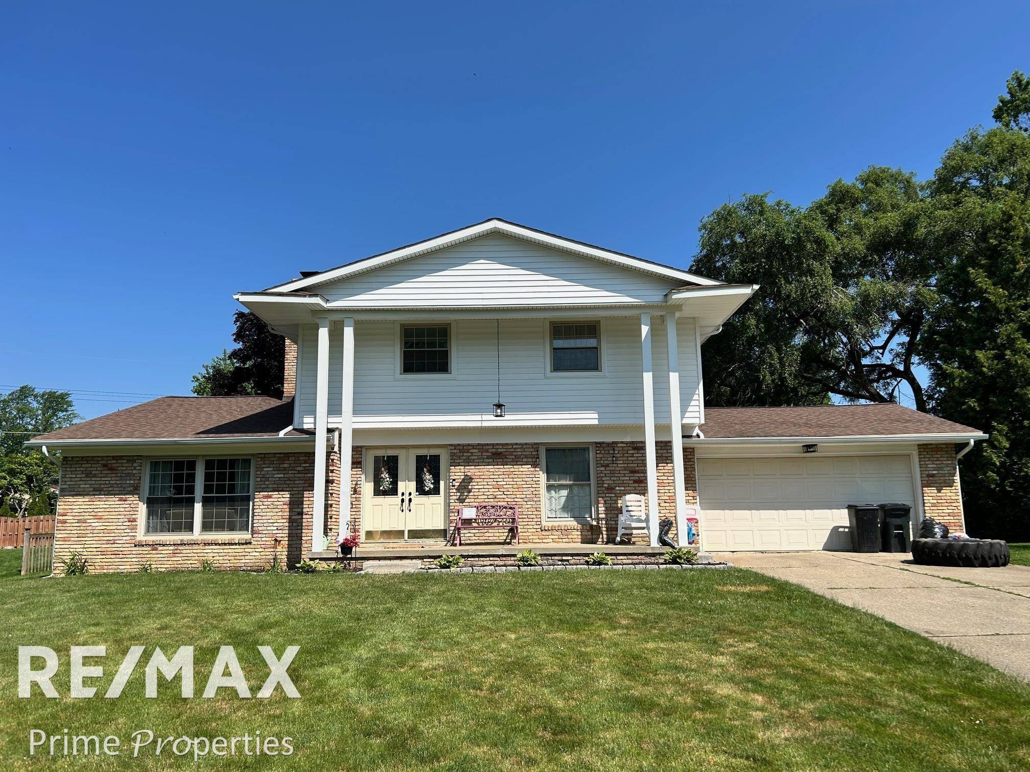 1303 Arrowwood Lane, Grand Blanc, MI 48439