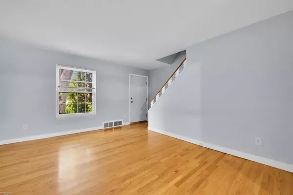 Saint Clair Shores, MI 48080,22956 Gary Lane