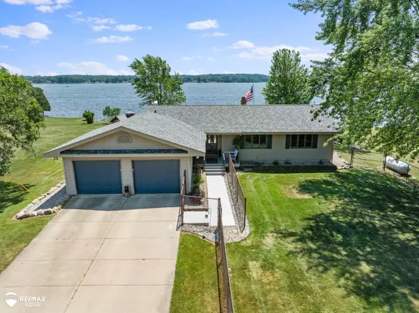 5805 Lake Crest Drive, Columbiaville, MI 48421