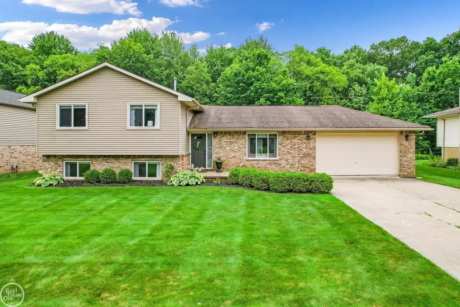 6244 Malzahn Drive, Shelby Twp, MI 48316