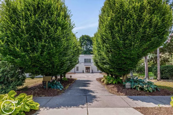 Grosse Pointe, MI 48230,277 Lincoln Road