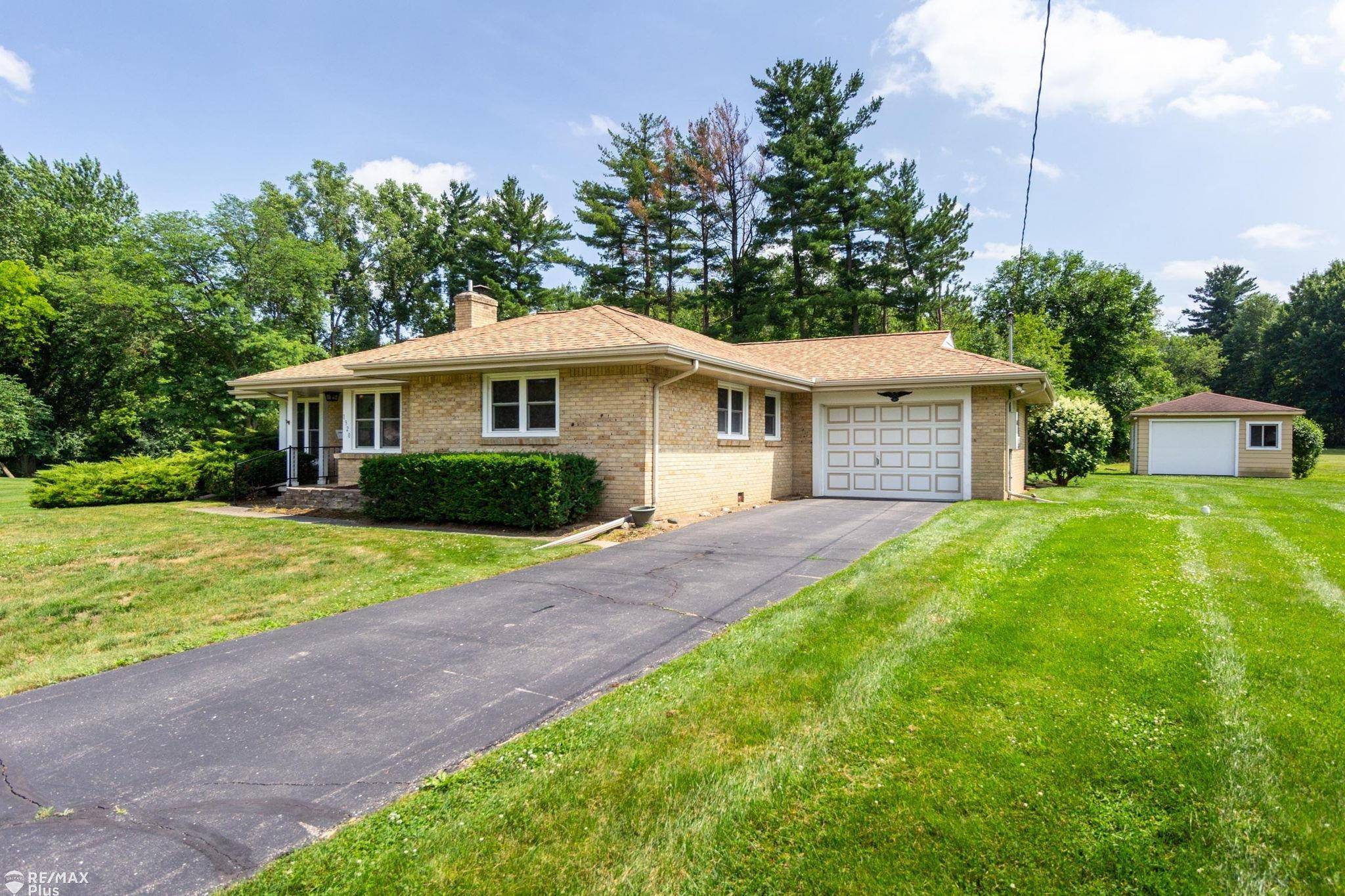 1320 Kra Nur Drive, Burton, MI 48509