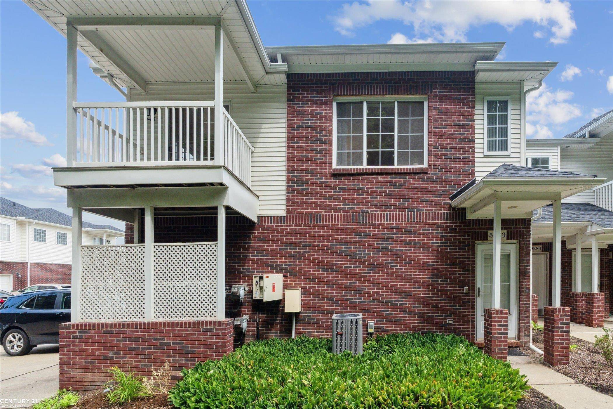 Sterling Heights, MI 48314,5283 Twin Oaks Drive