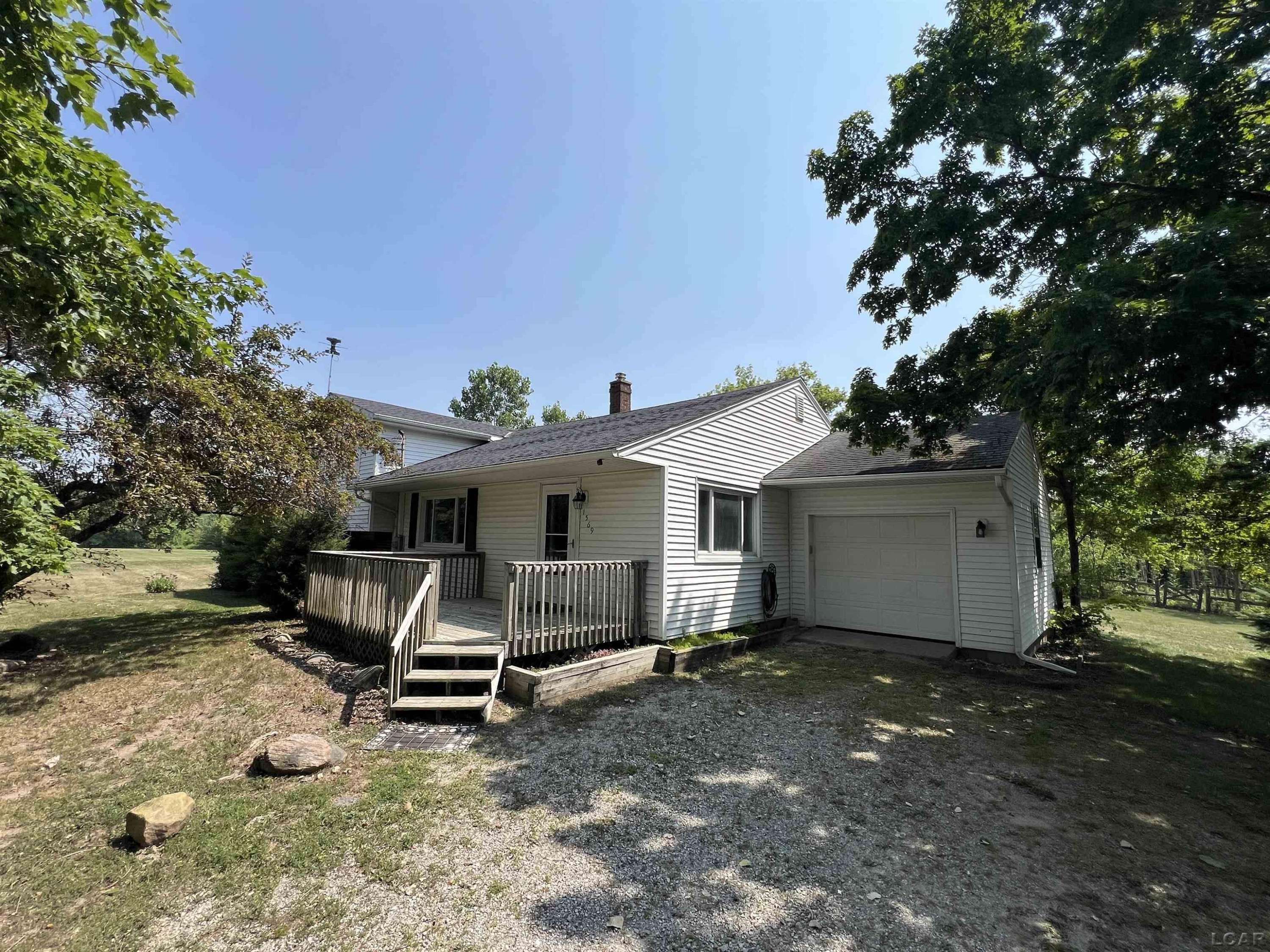 1569 N Rollin Highway, Hudson, MI 49247