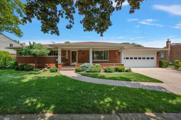 Grosse Pointe Woods, MI 48236,632 S Rosedale Court