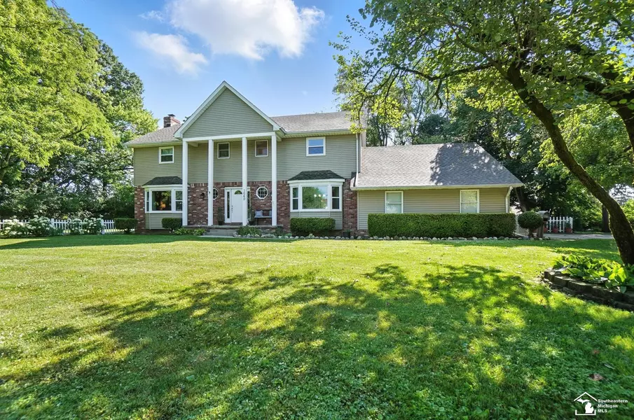 1060 Hollywood Drive, Monroe, MI 48162
