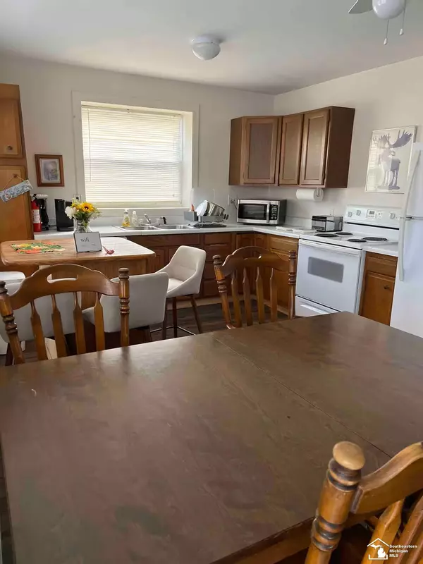 Roscommon, MI 48653,1845 W Higgins Lake Dr Drive