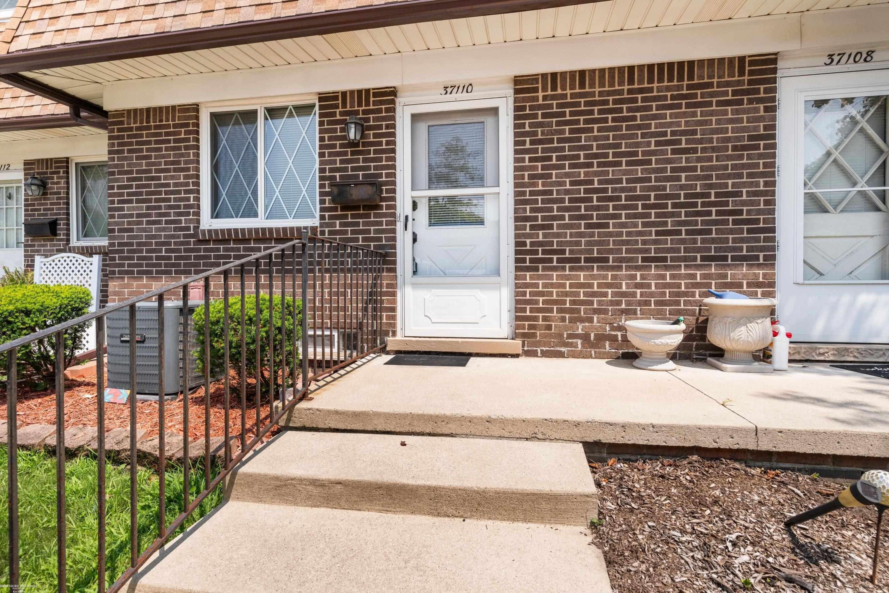 37110 S Aragona Drive, Clinton Twp, MI 48036