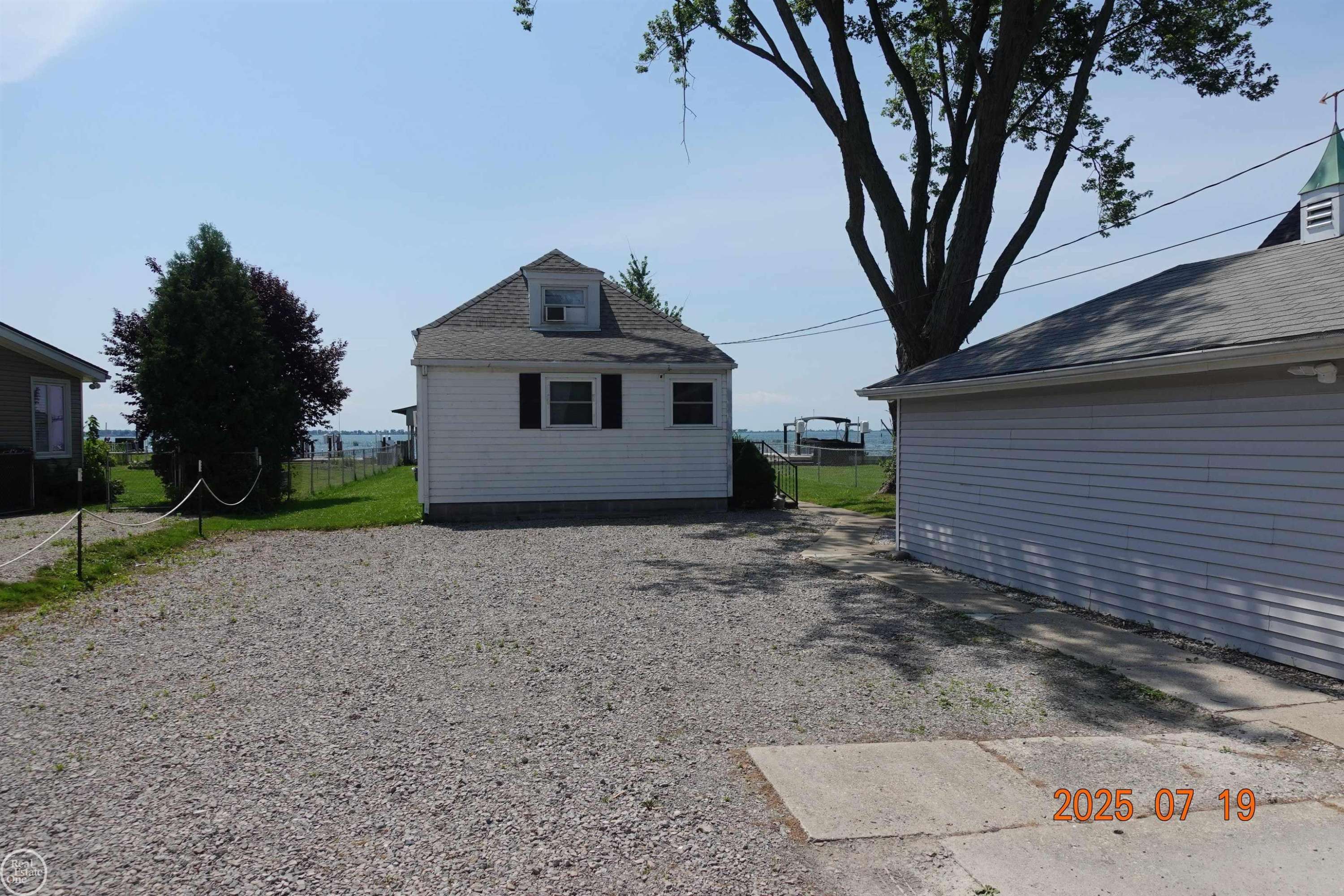 8459 DIXIE Highway, MI